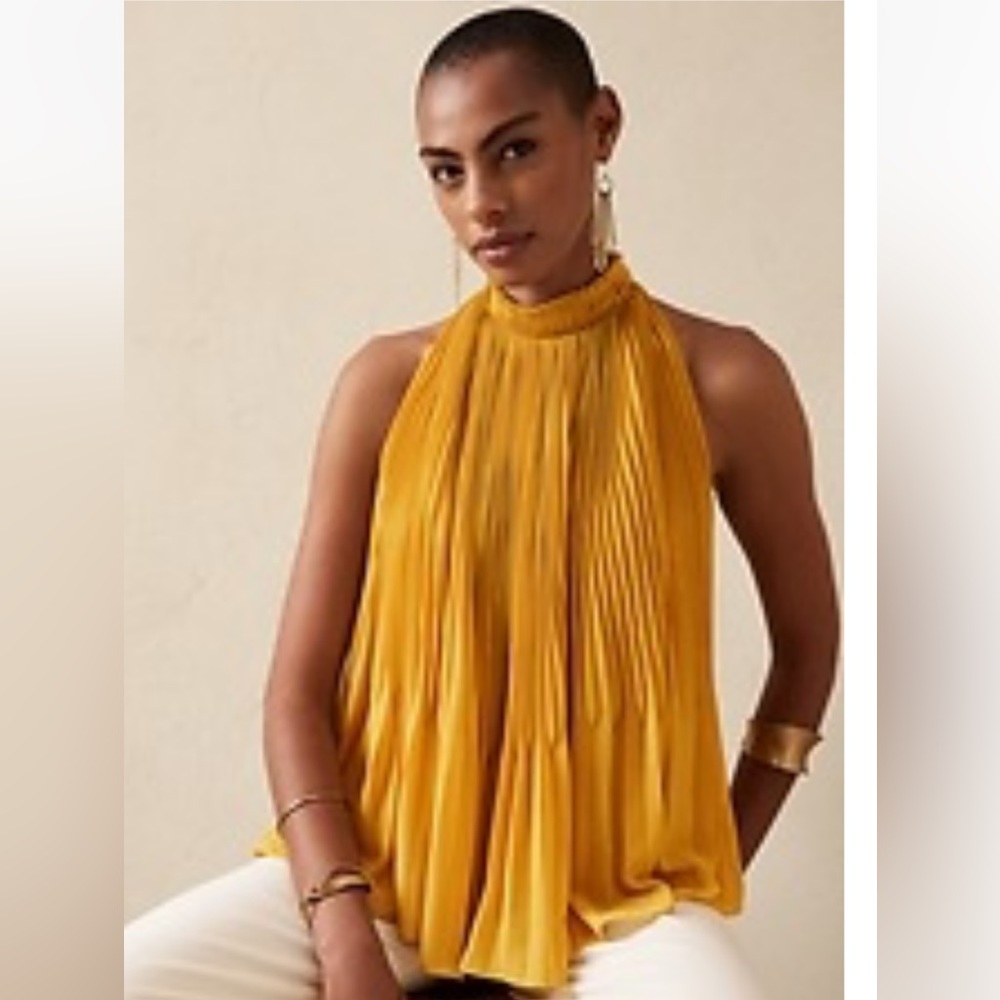 Beautiful elegant Banana Republic cascading pleated top size XS